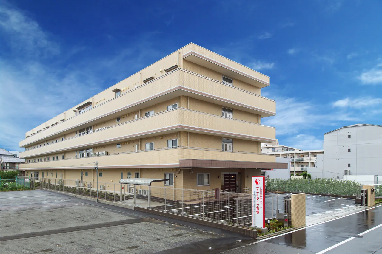 サニーライフ宝塚の外観