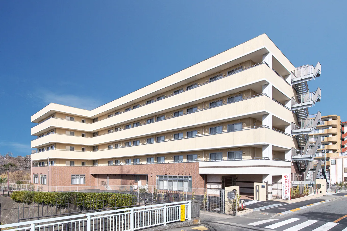 サニーライフ立川の外観